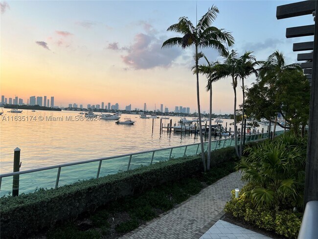 Building Photo - 1500 Bay Dr E