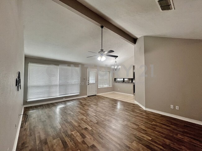 Building Photo - Lovely 3/2/2 In Arlington Available Now!