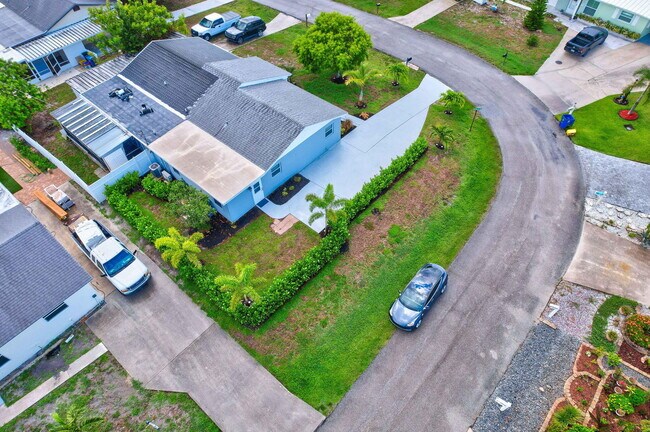 Building Photo - 1125 Stillwater Dr