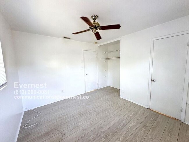 Building Photo - Lovely 3-Bedroom Home in a Convenient Loca...