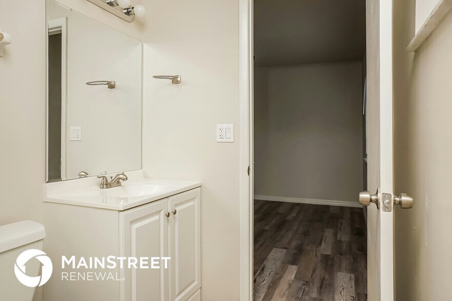 Building Photo - 5940 Talbrook Rd