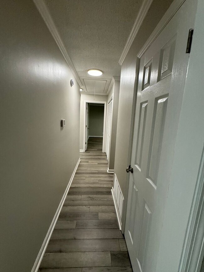 Building Photo - Beautifully Redone