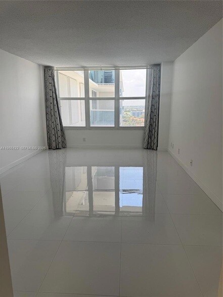 Building Photo - 3800 S Ocean Dr