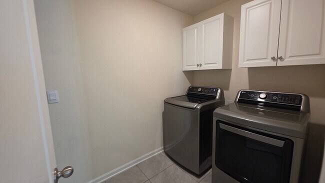 Building Photo - New Home in Sawmill Creek 3 Bedroom 3 Bath home with Office/Den and Screened Patio
