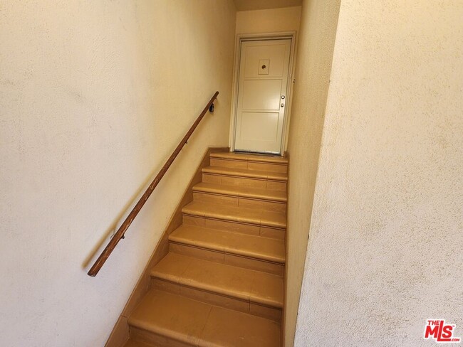 Building Photo - 5264 Cahuenga Blvd