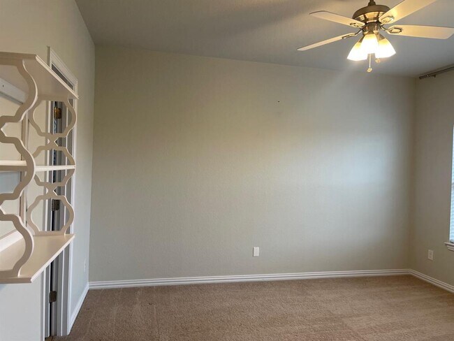 Building Photo - 4118 Kingsley Ave