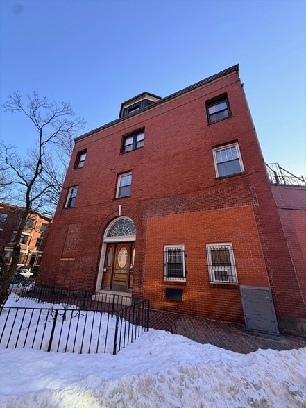 Building Photo - 2 Symphony Rd