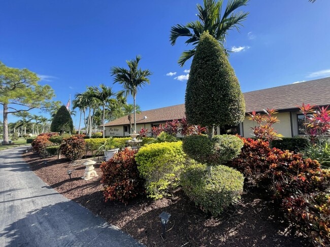 Building Photo - 812 Sky Pine Way