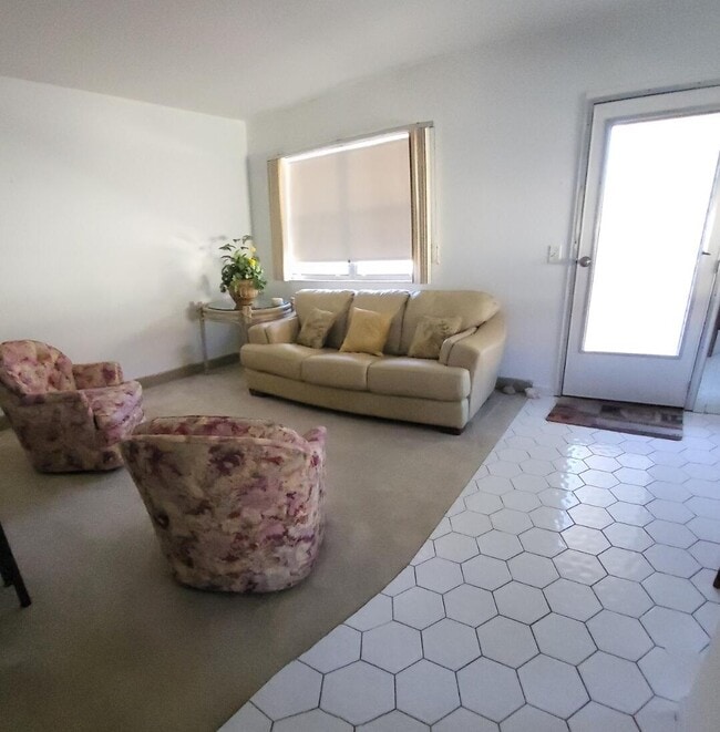 Building Photo - 141 Saxony Trail