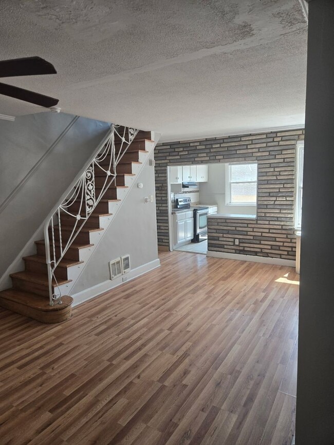 Building Photo - 3BR Home + Finished Basement + 1BR Apt