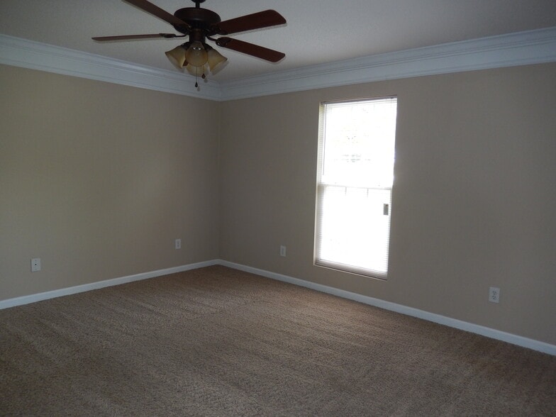 Large Bedroom - 2065 Pinemount Blvd
