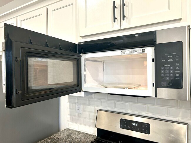 Building Photo - Centerton Home Available NOW! 4 bed, 2 full bath no carpet home. LARGE fenced backyard