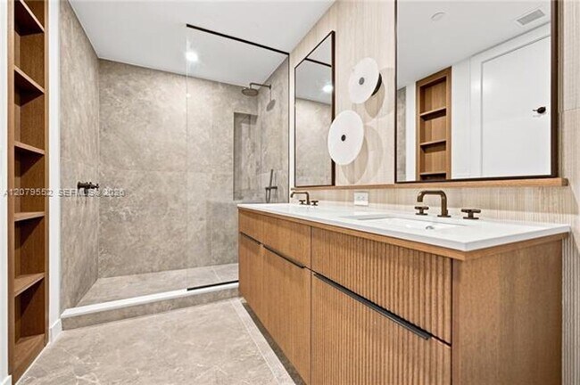 Building Photo - 2200 Brickell Ave