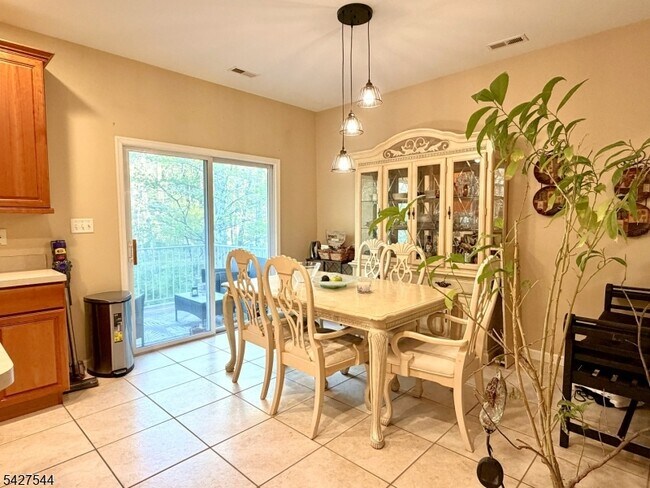 Building Photo - 128 Jackson Ave