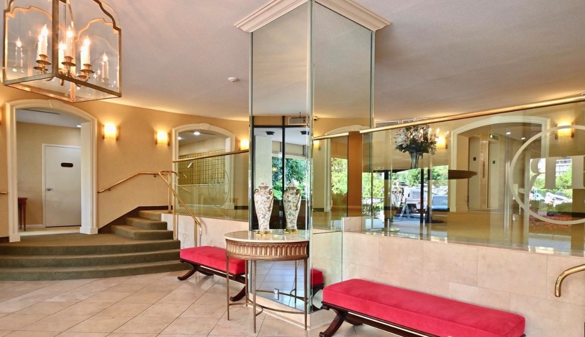 Lobby - 8360 Greensboro Dr