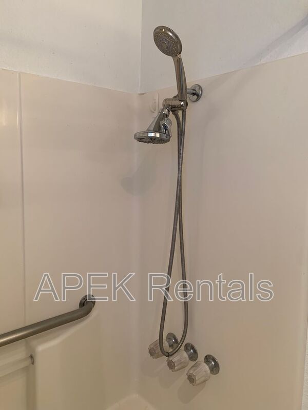 Building Photo - 61493 Desert Air Rd