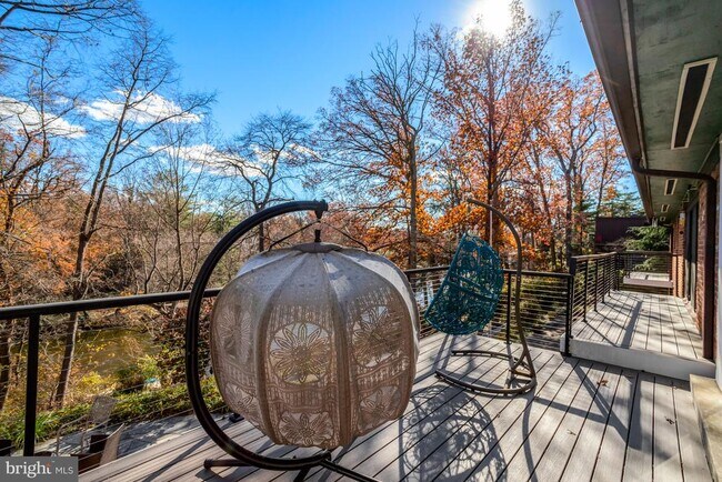 Building Photo - 6120 Beachway Dr