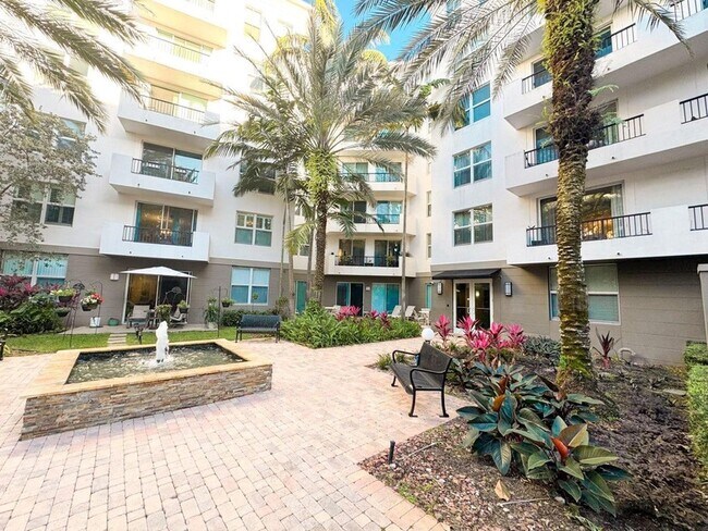 Building Photo - 2421 NE 65th St