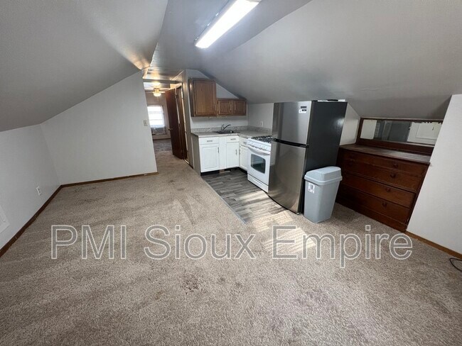 Building Photo - 1304 E 4th St