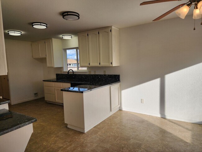 Building Photo - 3 bedroom Home  For Rent in Minden