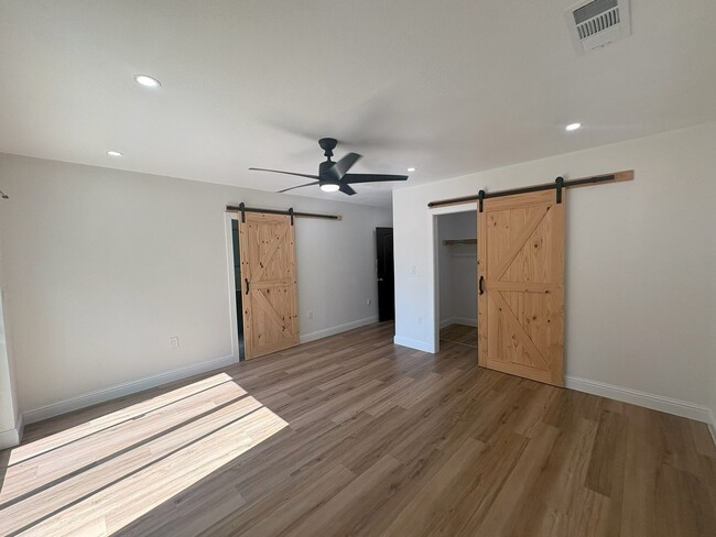 Building Photo - Available NOW Recently Renovated 3BR/3BA Home with Modern Finishes & Spacious Backyard Near Downt...
