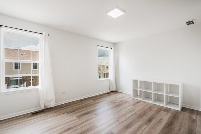 Building Photo - 4446 Monroe Ct