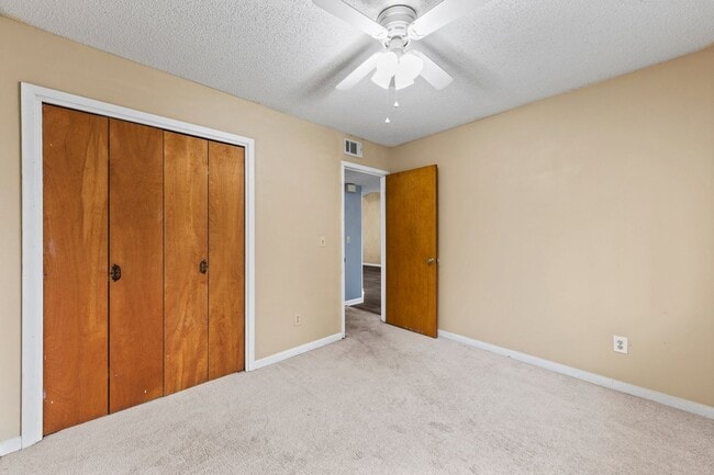 Building Photo - IDEAL LOCATION!