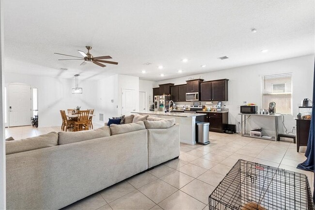 Building Photo - 5470 Sunshine Dr