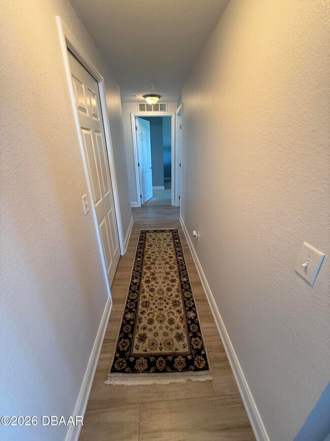 Building Photo - 2801 S Ridgewood Ave