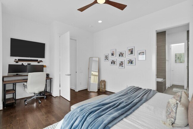 Building Photo - 1159 W 18th St