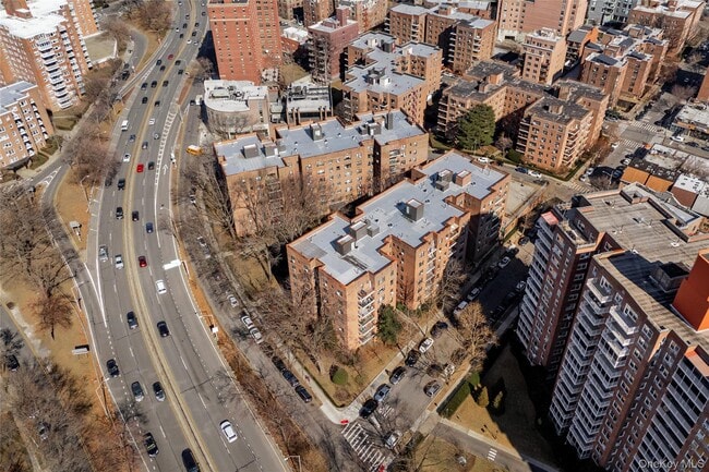 Building Photo - 3616 Henry Hudson Pkwy
