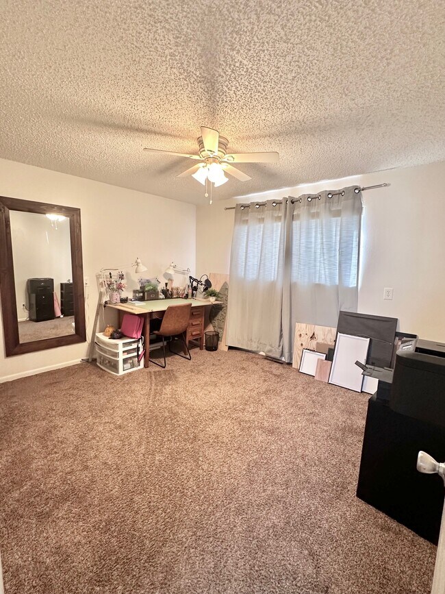 Building Photo - 1600 Banyan Dr