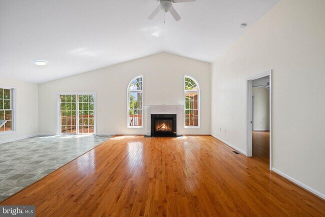 Building Photo - 686 Lake Caroline Dr