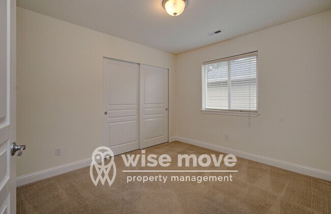 Building Photo - East Vancouver- Beautiful 5 bedroom