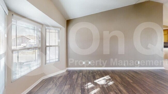 Building Photo - 470 E Juanita Ave