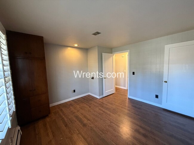 Building Photo - Spacious 6-Bedroom Home with Pool & Multiple Fireplaces – Great Northside Location!