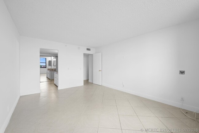 Building Photo - 105 Lake Emerald Dr