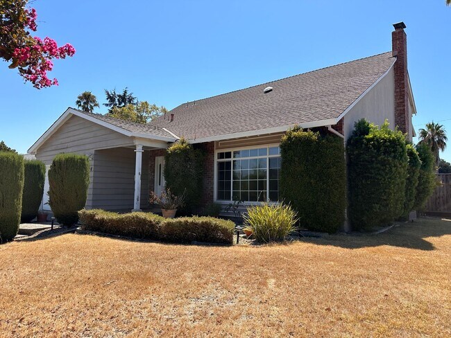 Building Photo - Beautiful 5 bed 3 bath, 2 car Garage & Pool, Near Snell & Calero