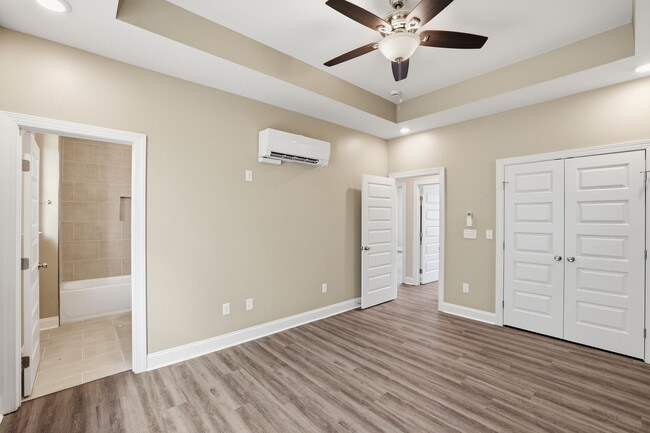 Building Photo - 705 Woodmore Ln