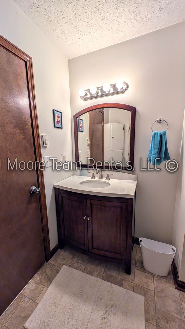 Building Photo - 3/2.5 House Near Brevard - Furnished or Unfurnished