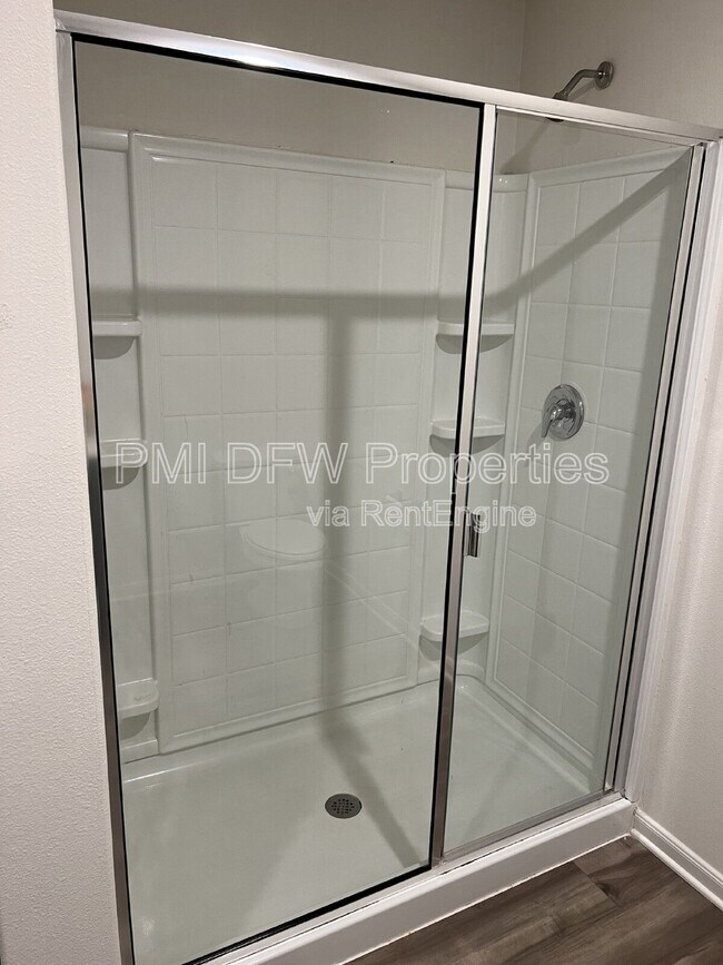Building Photo - 640 Aqueduct Dr
