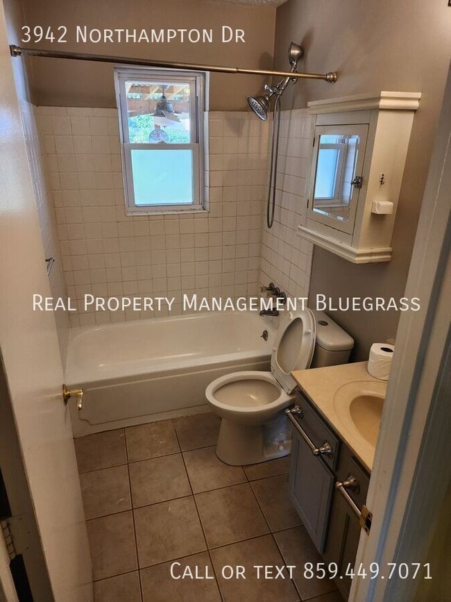 Building Photo - 3942 Northampton Dr