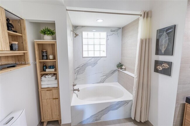 Building Photo - 3255 NE 184th St