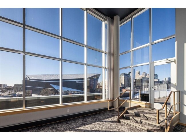 Building Photo - 215 10th Ave S