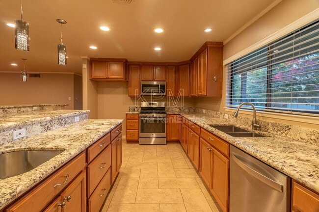 Building Photo - 1056 Cameron Way