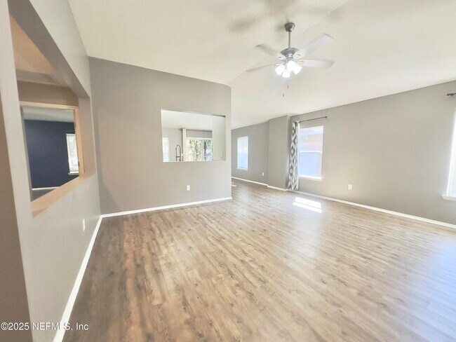 Building Photo - 204 Candlebark Dr