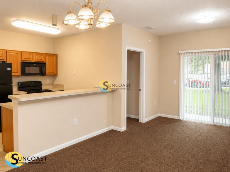 Building Photo - 6985 Ortega Woods Dr