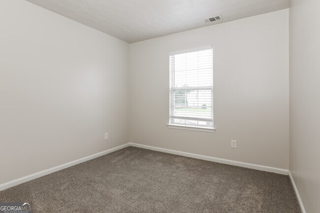 Building Photo - 2041 Gates Ct