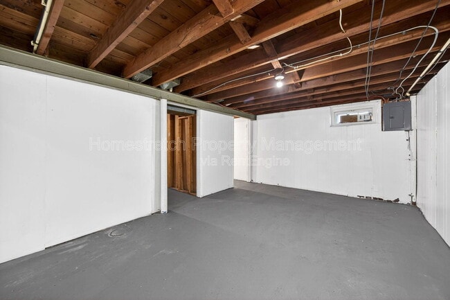 Building Photo - 6029 Evergreen Blvd