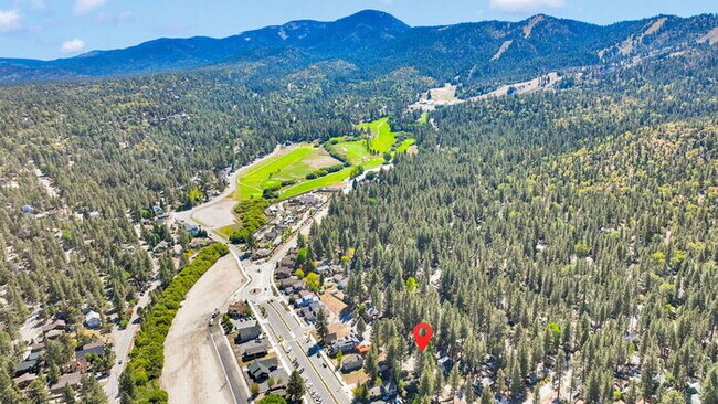 Building Photo - Remodeled 2 Bed / 1 Bath Near Bear Mountain & Golf Course